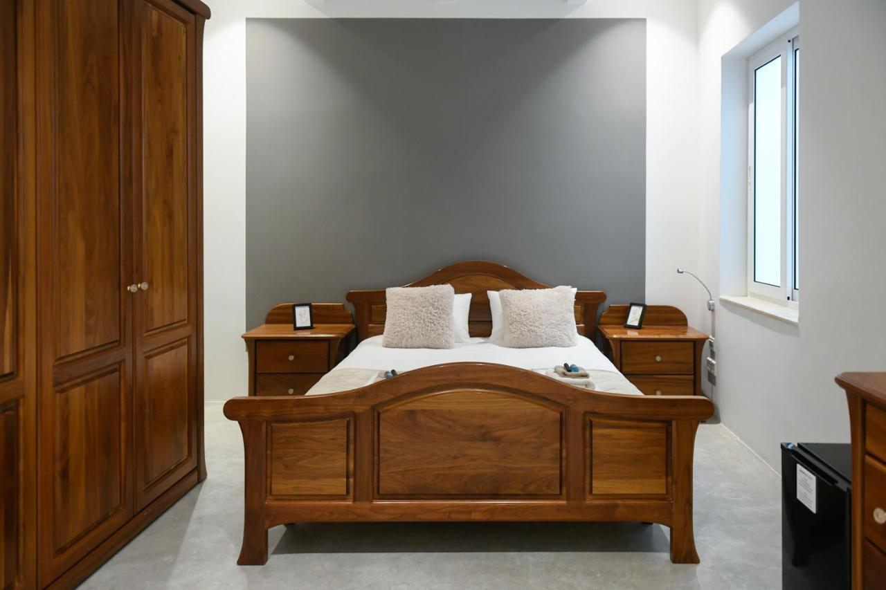 Privilege Suite Pietà Extérieur photo