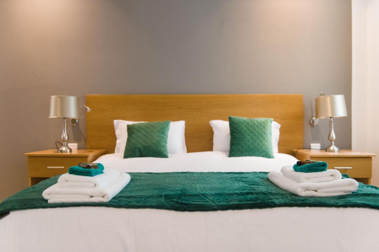 Privilege Suite Pietà Extérieur photo